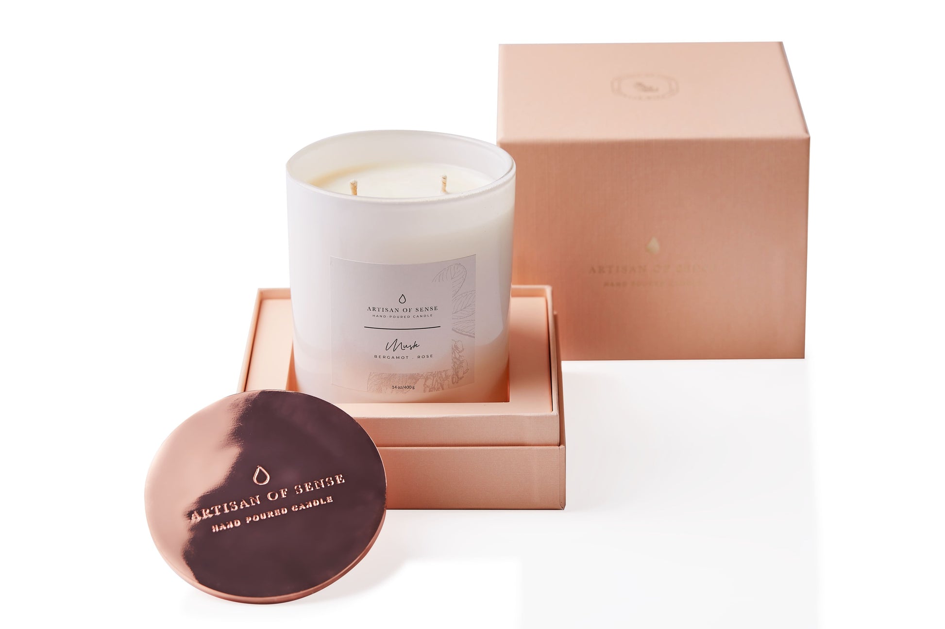 Natural soy candle, Musk, Bergamot & Rose scent, available in two sizes, with sustainable packaging.