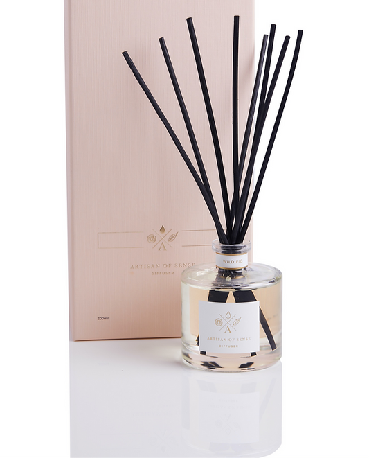Enhance any space with the long-lasting natural fragrance of this reed diffuser, free from alcohol and DPG and housed in sustainable packaging. Vegan & cruelty-free, refills sold separately. Scent: Winter Wonderland.