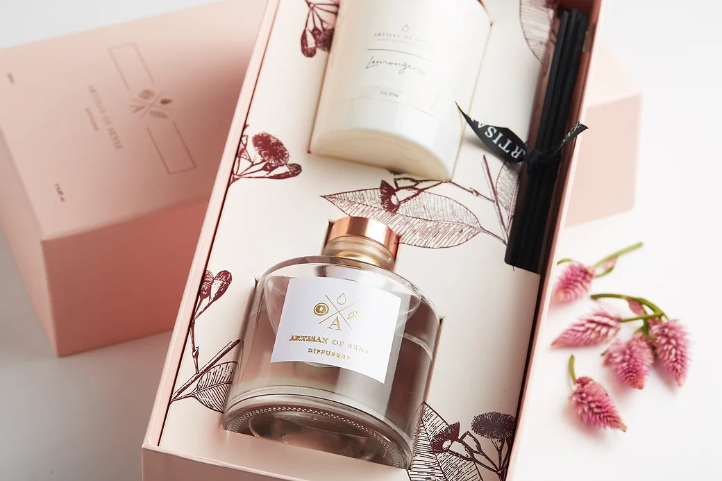 Reed Diffuser and Candle Gift Set. Gift Sets with fragrances. Gift ideas. Natural Reed Diffuser and Soy Candle. Natural Fragrances.