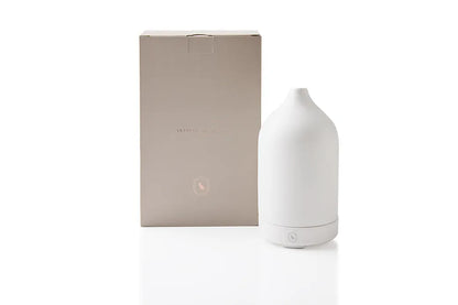 Modern ceramic diffuser for essential oils, designed to immerse you in healing and calming aromas.